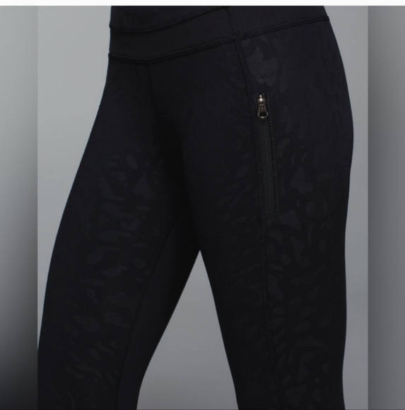 Lululemon Inspire Tight II Animal Swirl Embossed Black / Black Size 4 EUC - Picture 4 of 11
